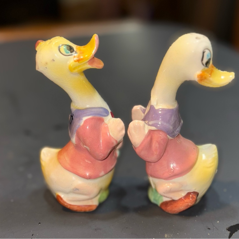 Mid century, anthropomorphic duck salt/ pepper shakers Japan